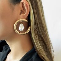 Temperament Baroque Shaped Imitation Pearl C-shaped Earrings Simple Geometric Ring Metal Earrings main image 1