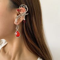 Retro Water Drop Ruby Shaped Vine Contour Earrings Temperament Street Shot Single Alloy Ear Bone Clip Earrings main image 2