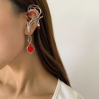 Retro Water Drop Ruby Shaped Vine Contour Earrings Temperament Street Shot Single Alloy Ear Bone Clip Earrings main image 4