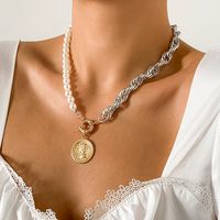 Grenzüberschreitender Schmuck Kreative Spleißen Nachahmung Perlen Twist Kette Halskette Geometrisches Einfaches Porträt Metallanhänger main image 4