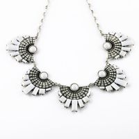 Retro Gemstone Necklace Personality Punk Street Shooting Flower Necklace Luxury Noble Clavicle Chain Wholesale sku image 1