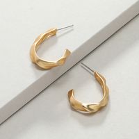 Neue Mode Französisch Retro Geometrische Verzerrte Übertriebene Ohrringe Einfache Kreative Design Metalllegierung Ohrringe main image 3
