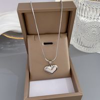 Korean New Stainless Steel Smooth Love Necklace Temperament Clavicle Chain Three-dimensional Peach Heart Jewelry Wholesale main image 5