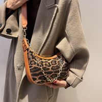 Fashion Retro Hollow Chain Leopard One-shoulder Small Square Bag Wholesale Nihaojewelry main image 4