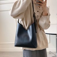 Fashion Retro Solid Color Large-capacity Messenger One-shoulder Bucket Bag Wholesale Nihaojewelry sku image 3