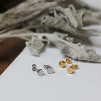 Geometric Small Gold Bean Titanium Steel Stud Earrings Wholesale Nihaojewelry main image 4