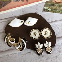 Retro Black White Enamel Flowers Stud Earrings Wholesale Nihaojewelry main image 1