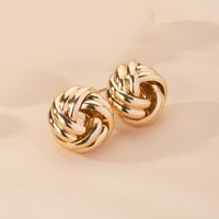 Hot Selling Fashion Creative Exaggerated Retro Metallic Geometric Round Earrings Wholesale sku image 3