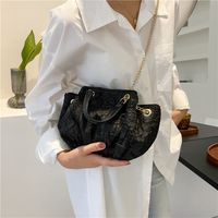 Simple Fashion Folds Underarm Messenger Cloud Shape Bag Wholesale Nihaojewelry main image 4