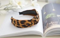 Retro Leopardenmuster Wildleder Stoff Breitseitig Geknotetes Stirnband Großhandel Nihaojewelry sku image 3