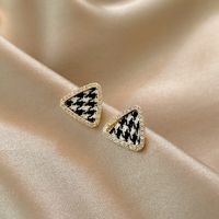 Simple Contrast Color Plaid Geometric Triangle Rhinestone Alloy Earrings main image 4