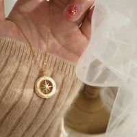 Einfache Retro-goldstern-goldmünzen-halskette Herbst Und Winter Damen-pulloverkette main image 5