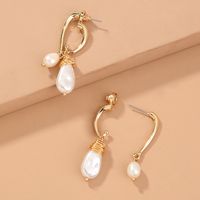 Fashion Geometric Retro Earrings Metal Baroque Pearl Earrings main image 2