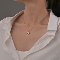 Popular Round Inlaid Malachite Necklace Palace Retro Collarbone Chain main image 4