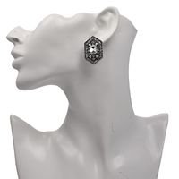 Boucles D&#39;oreilles Hexagonales En Diamant En Alliage Rétro Européen Et Américain En Gros main image 5