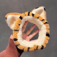 2022 Neuer Süßer Kleiner Tiger Haarschmuck Zu Hause Waschen Gesicht Plüsch Kopfschmuck main image 4