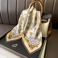Champagne Feather Female Flower Four Seasons Universal Printing Small Square Scarf main image 4