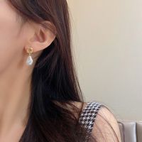 Retro Irregular Pearl Japanese Simple Geometric Stud Earrings main image 5