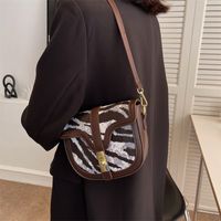 Retro Small Bag Female 2022 New Fashion Casual Shoulder Messenger Saddle Bag main image 3