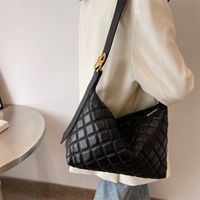 Autumn And Winter Women's Bag Large Capacity Soft Leather Lingge Shoulder Messenger Bag main image 5