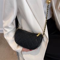 Fashion New Trendy One-shoulder Bag Lingge Embroidery Thread Messenger Dumpling Bag sku image 2