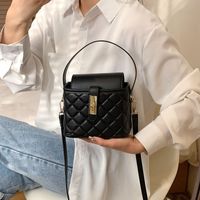 Autumn And Winter 2021 New Fashion Rhombus Color Stitching Messenger Portable Bucket Bag sku image 2