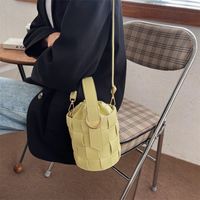 Fashion Plaid New Trendy Sense Woven Portable Bucket Shoulder Messenger Bag sku image 1