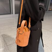 Fashion Plaid New Trendy Sense Woven Portable Bucket Shoulder Messenger Bag sku image 4