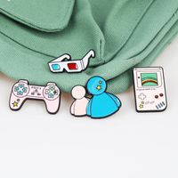 Creative Game Console Handle Cartoon Sunny Doll Glasses Alloy Brooch main image 4