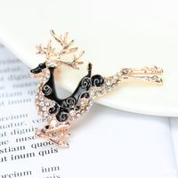 New Deer Sika Deer Brooch Fashion Diamond Corsage Pins Cute main image 3