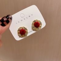 Nouvelles Boucles D&#39;oreilles Géométriques En Velours Rétro Automne Et Hiver Boucles D&#39;oreilles À La Mode Pour Femmes main image 1