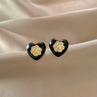 Retro Earrings Black And White Heart-shaped Camellia Earrings Alloy Ear Jewelry sku image 1