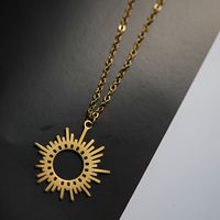 Fashion Simple Titanium Steel Sun-shaped Necklace Plated 14k Gold Clavicle Chain main image 2