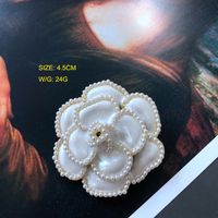 Western Vintage Flower Pearl Brooch Enamel Shell Gemstone Diamond Brooch sku image 3