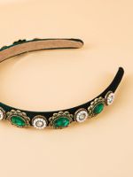 Diadema Con Borde Fino Y Adorno De Perlas Con Incrustaciones De Diamantes Verdes main image 6