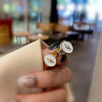 Europe And America Retro Round Mother-of-pearl Ring Plated 18k Gold Shell Copper Ring main image 4