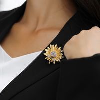 Creative Daisy Bee Brooch Simple Corsage Accessories Coat Pin main image 5