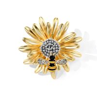 Creative Daisy Bee Brooch Simple Corsage Accessories Coat Pin main image 6