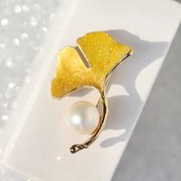 Italian Enamel Painted Ginkgo Leaf Brooch Fashion Freshwater Pearl Accessories main image 3