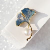 Italian Enamel Painted Ginkgo Leaf Brooch Fashion Freshwater Pearl Accessories sku image 2
