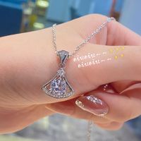 Chaîne De Clavicule De Mode Coréenne Femme Incrustée De Diamants Pendentif De Luxe Léger main image 4