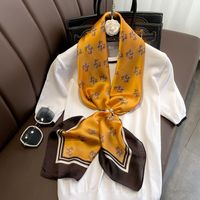 Nouveau Foulard En Soie Imprimé Couronne Jaune Printemps Et Été Simulation Foulard En Soie Châle main image 3