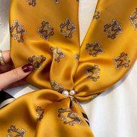 Nouveau Foulard En Soie Imprimé Couronne Jaune Printemps Et Été Simulation Foulard En Soie Châle main image 4