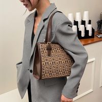 Large-capacity Bag Women's New Fashion Personality Portable Shoulder Messenger Bag Wholesale main image 5