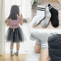 Otoño E Invierno Nuevos Calcetines Deportivos De Algodón Para Niños Con Cabeza De Costura Sin Hueso De Tres Colores main image 1