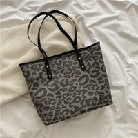 Leopard Print Large-capacity Handbag New Shoulder Messenger Bag sku image 1
