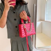 New Fashion Trendy One-shoulder Diagonal Hand-held Chain Candy-colored Stone Pattern Small Square Bag main image 3