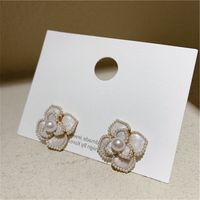 Simple Fashion Contrast Color Pearl Camellia Retro Earrings Trend main image 3