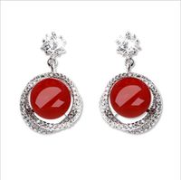 Boucles D&#39;oreilles À La Mode En Perles Rouges Creuses En Gros main image 4