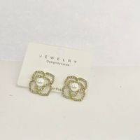 Simple Fashion Contrast Color Pearl Camellia Retro Earrings Trend sku image 2